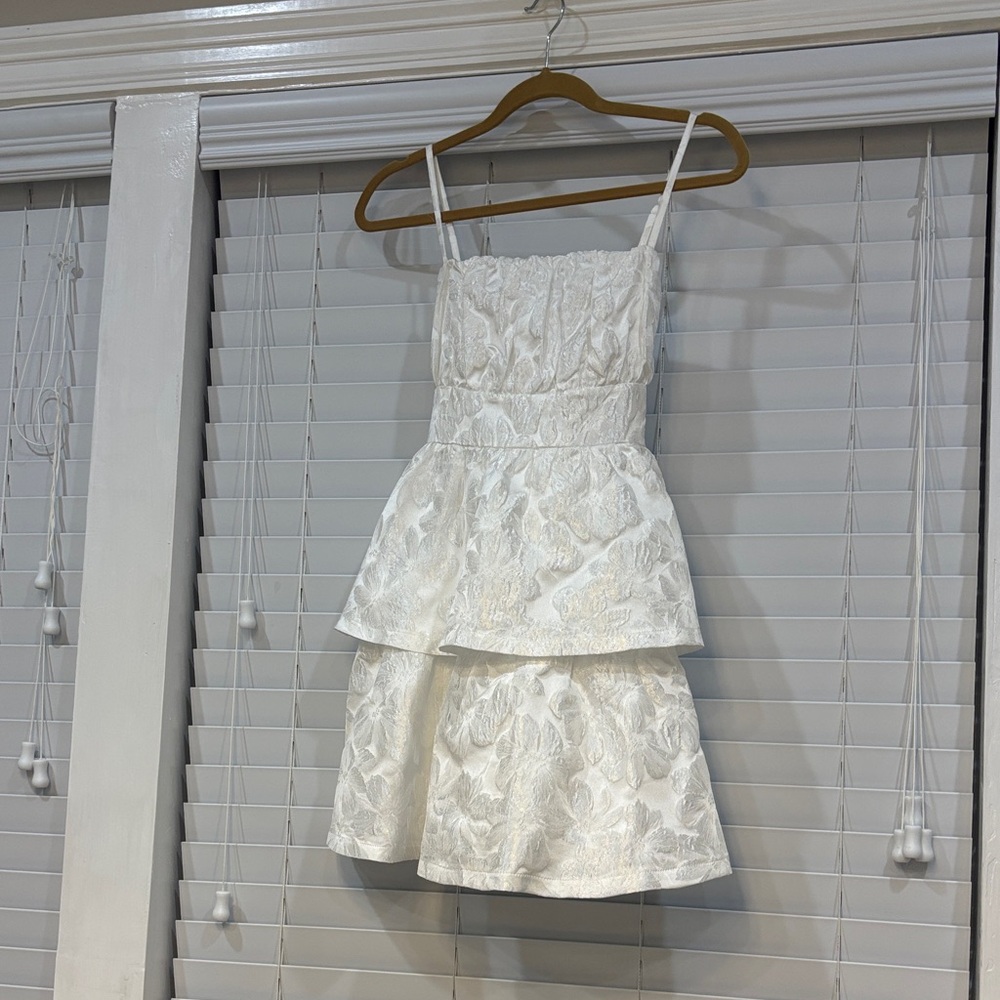Chic White Tiered Dress with Floral Design